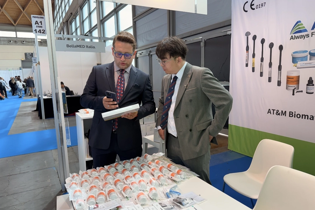 نجاح شركة ATBIO في اختتام معرض ومؤتمر طب الأسنان Expo Dental Meeting 2026 في إيطاليا(صورة2) نجاح شركة ATBIO في اختتام معرض ومؤتمر طب الأسنان Expo Dental Meeting 2026 في إيطاليا(صورة2)